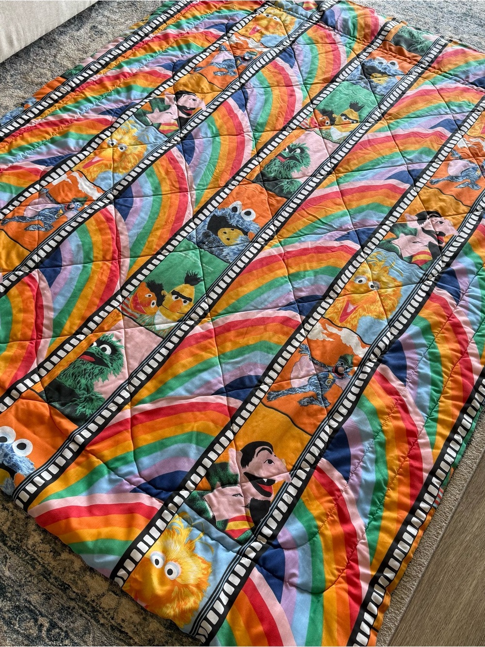 Rare VTG Sesame Street Rainbow Twin size bed Bedspread Comforter Quilted